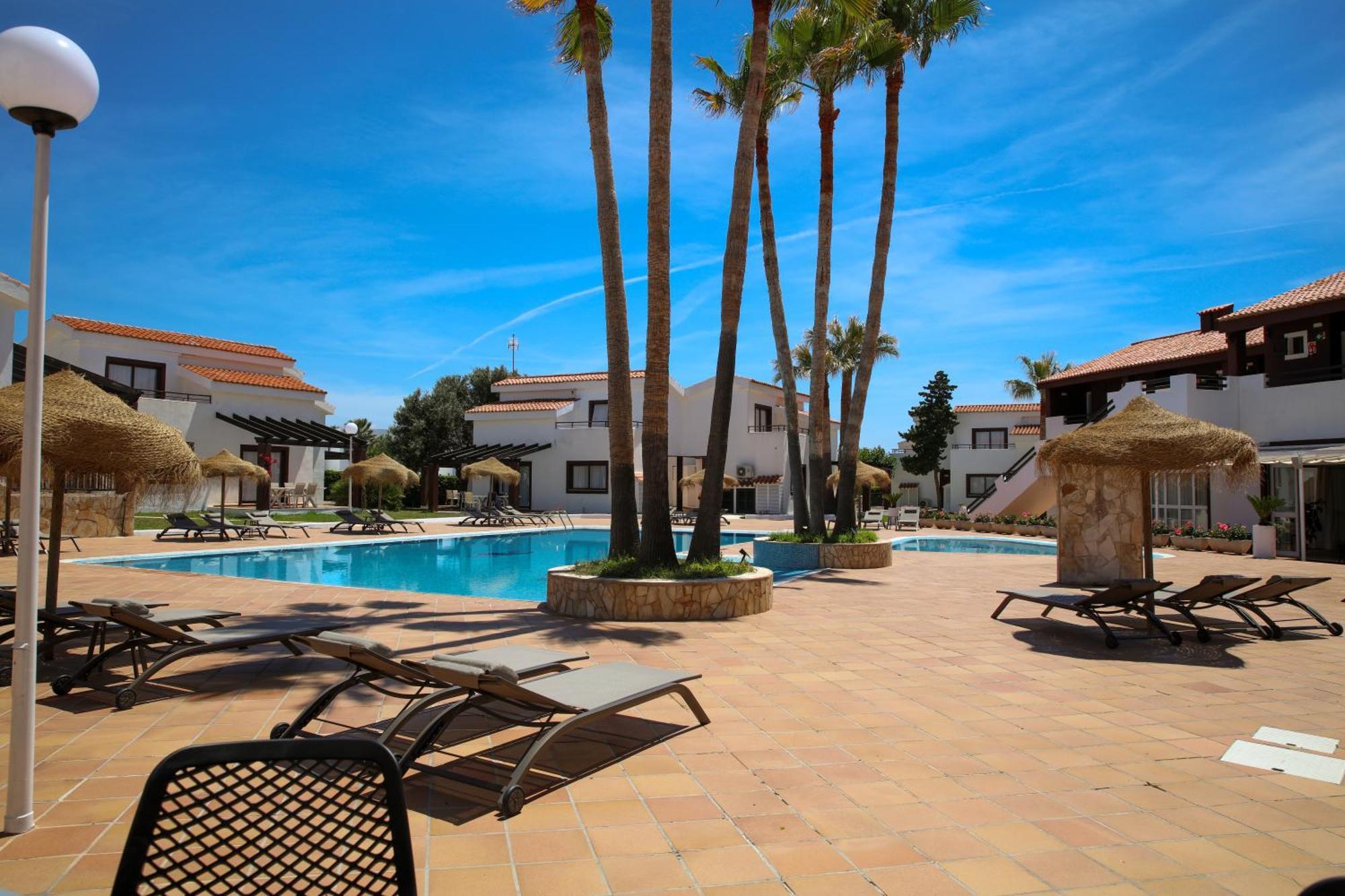 Nuramar Aparthotel Cala'N Bosch  Exterior photo