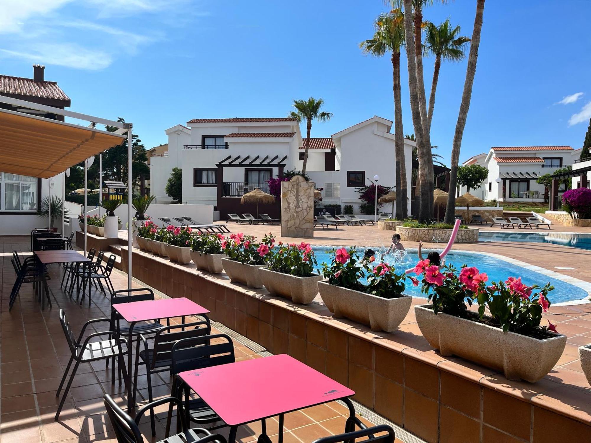 Nuramar Aparthotel Cala'N Bosch  Exterior photo