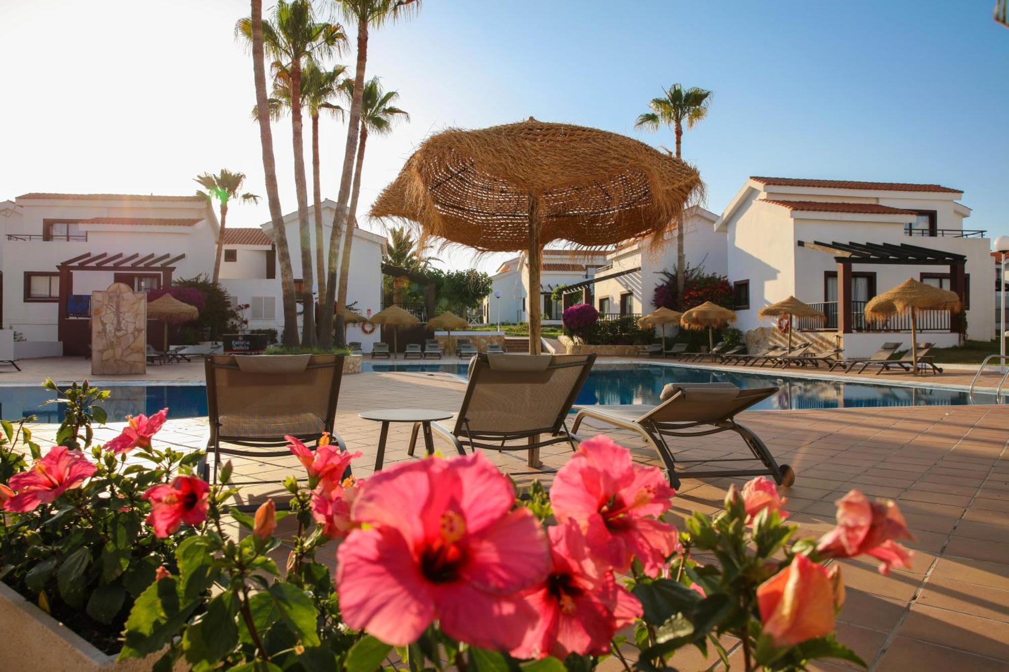 Nuramar Aparthotel Cala'N Bosch  Exterior photo