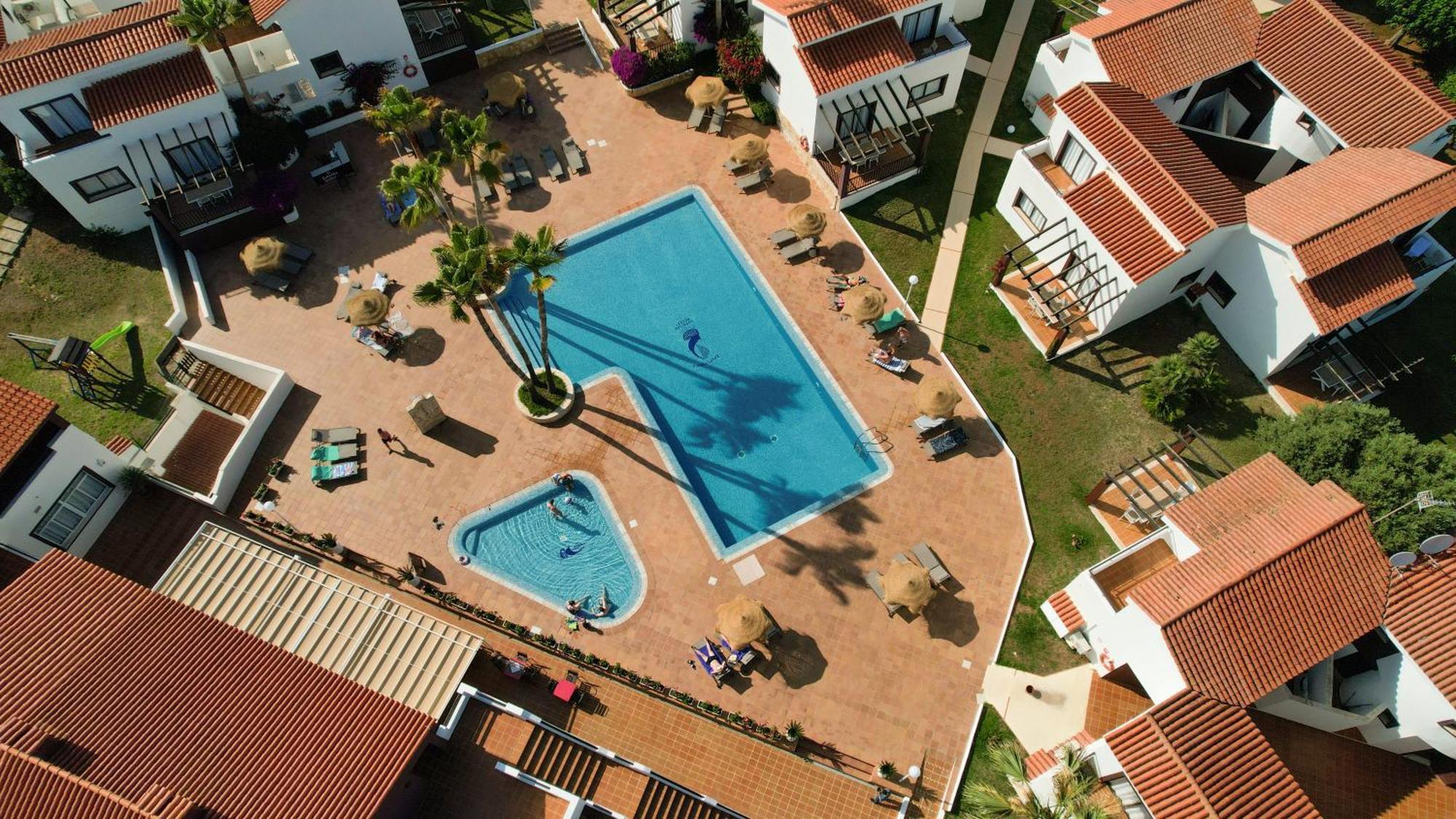 Nuramar Aparthotel Cala'N Bosch  Exterior photo