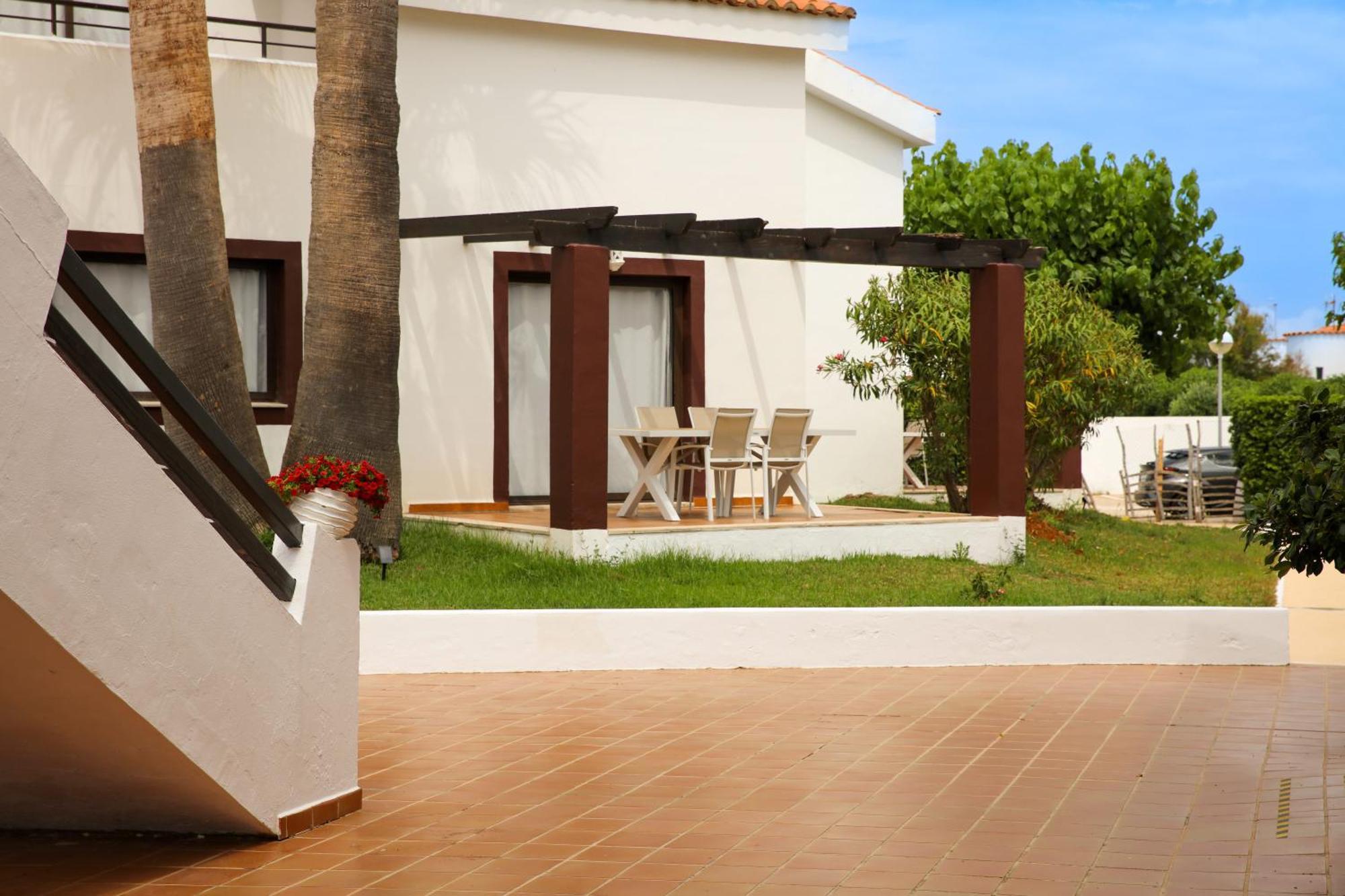 Nuramar Aparthotel Cala'N Bosch  Exterior photo