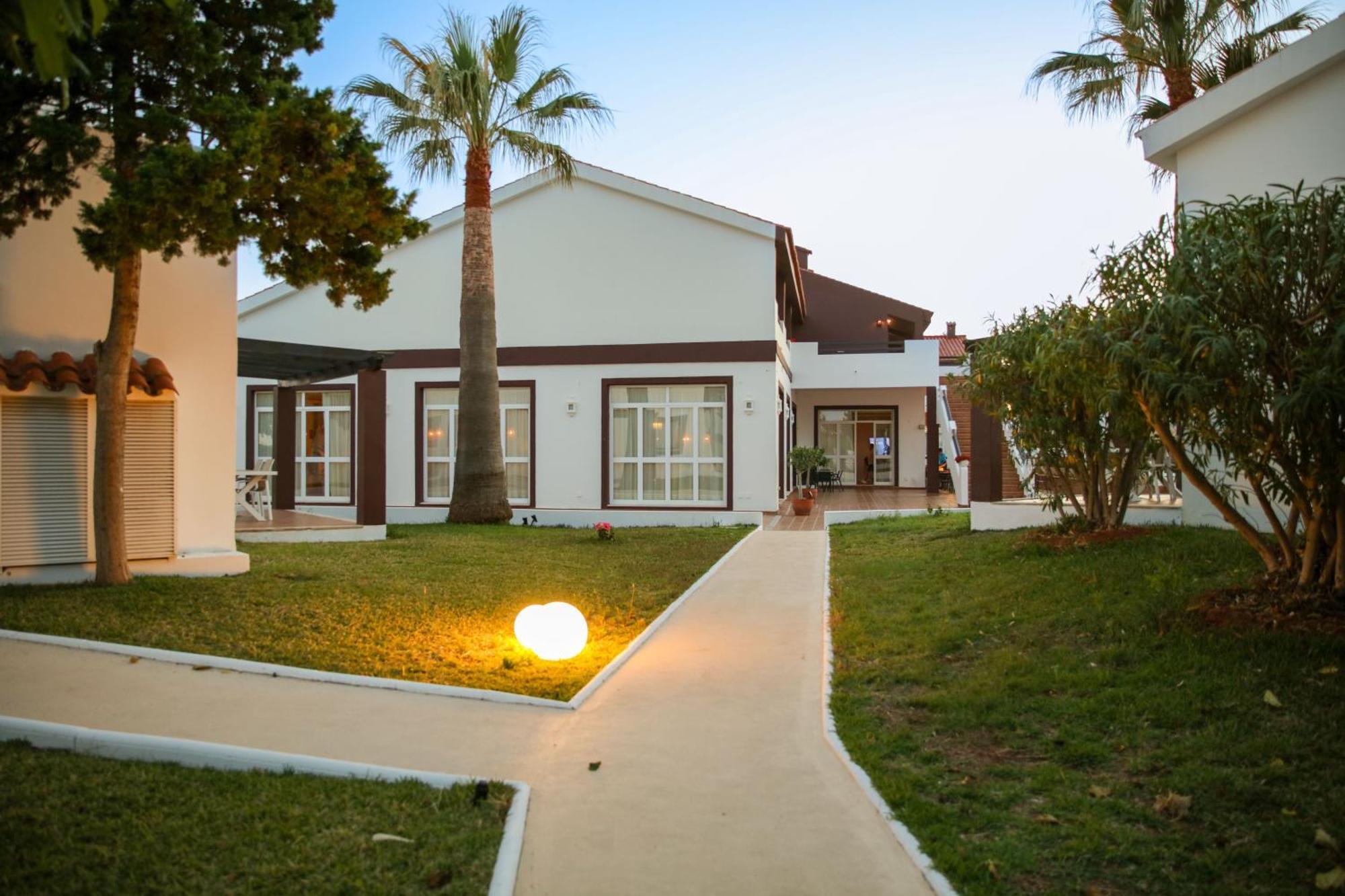 Nuramar Aparthotel Cala'N Bosch  Exterior photo